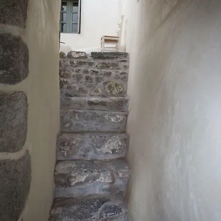 Pyrgos Stone House * Emporeiós