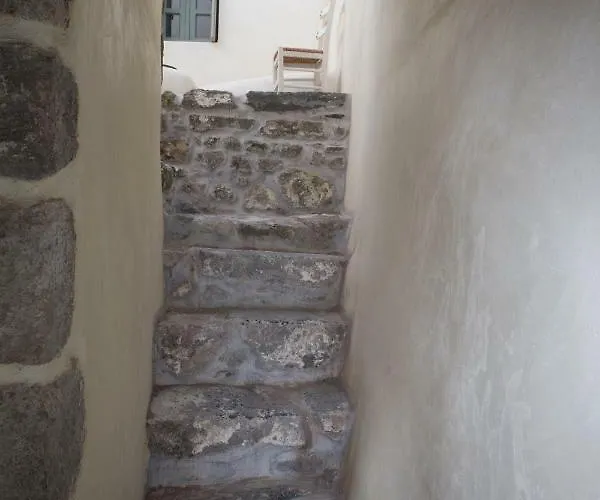 Pyrgos Stone House * Emporeiós